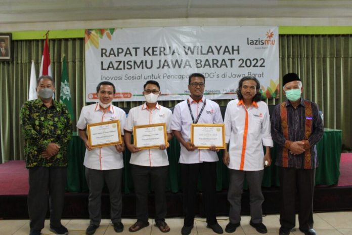 Penyerahan Piagam WTP kepada Lazismu Kab. Cirebon