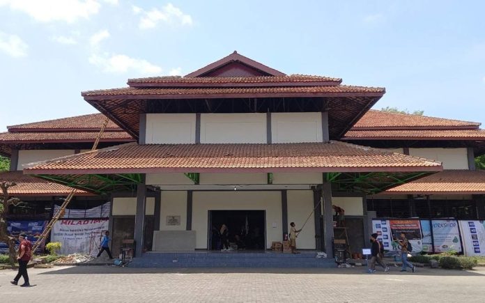 Panitia-Penerima-Muktamar-Renovasi-GOR-UMS-Untuk-Sidang-Aisyiyah-01