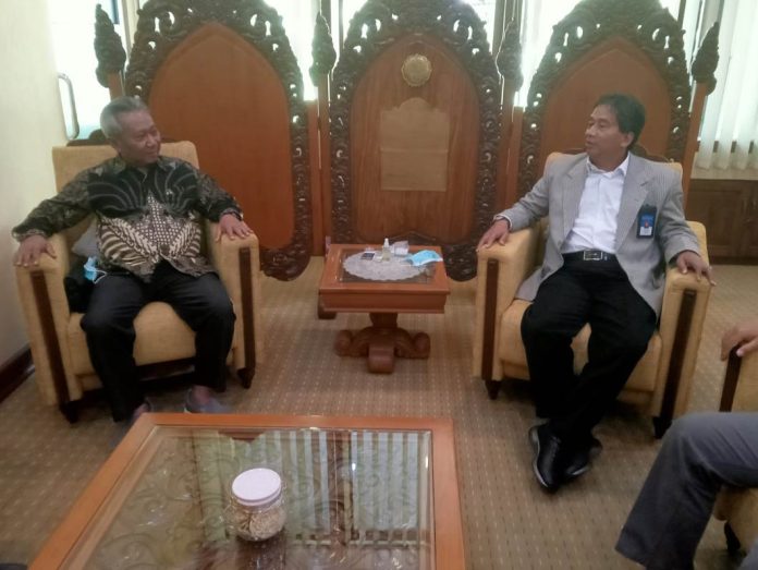 Panitia-Penerima-Muktamar-Silaturahmi-dengan-Rektor-UNS-03