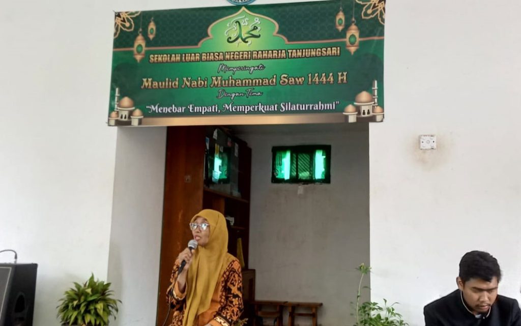 Menebar Empati, Memperkuat Silaturrahmi, Anak-Anak Sekolah Luar Biasa Memperingati Maulid Nabi CirebonMU
