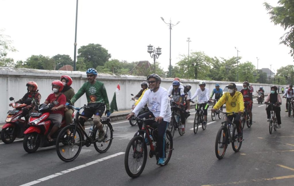 Semarakkan Muktamar ke-48, Ribuan Warga Muhammadiyah Soloraya Ikuti Gowes To Muktamar CirebonMU