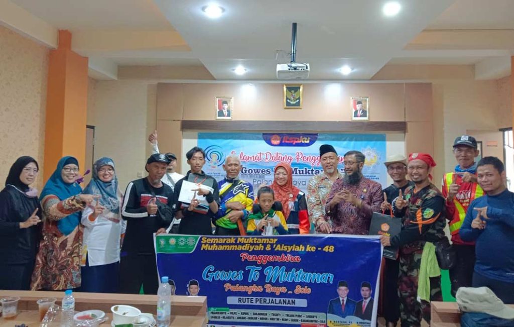 REKTOR ITS PKU MENJEMPUT DAN GOWES BERSAMA TIM PALANGKARAYA CirebonMU