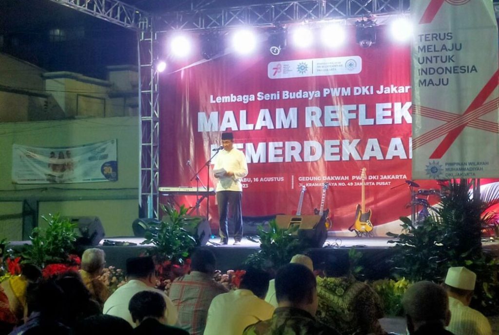 PWM DKI Jakarta Gelar Malam Refleksi HUT Ke-78 RI, Rektor Uhamka Turut Meriahkan dengan Membacakan Puisi CirebonMU