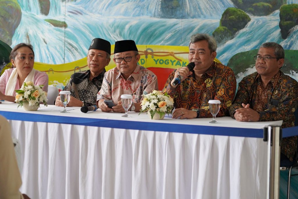 FORUM GLOBAL UNTUK AKSI IKLIM DENGAN MEMPROMOSIKAN BUDAYA HIJAU, INOVASI DAN KERJA SAMA CirebonMU