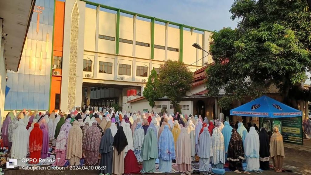 Warga Muhammadiyah Lemahabang Laksanakan Shalat Idul Fitri 1445 H di Komplek Perguruan Muhammadiyah CirebonMU