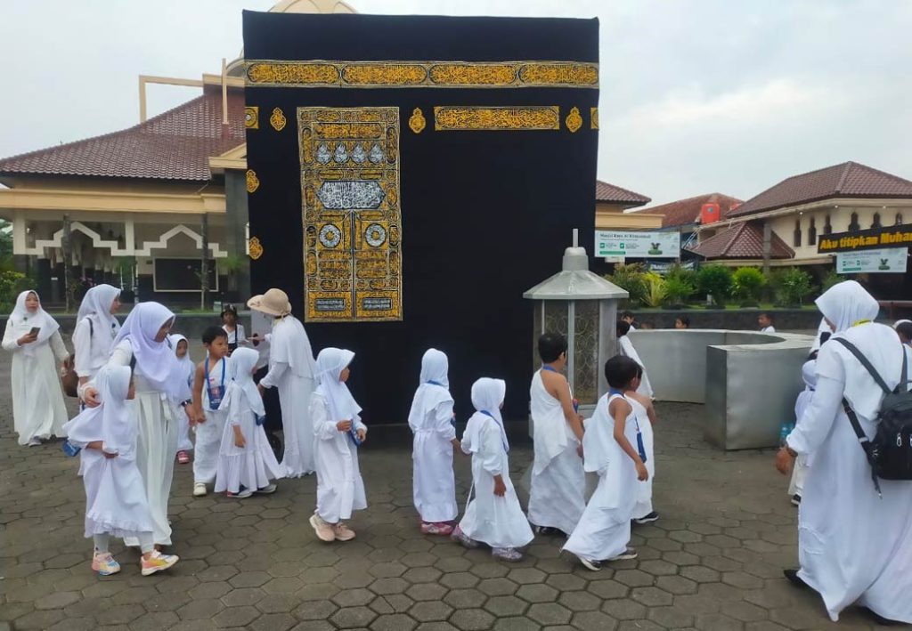 Tanamkan Semangat Ibadah Haji Sejak Dini, IGABA Kabupaten Pekalongan Gelar Manasik Haji bagi Siswa PAUD CirebonMU