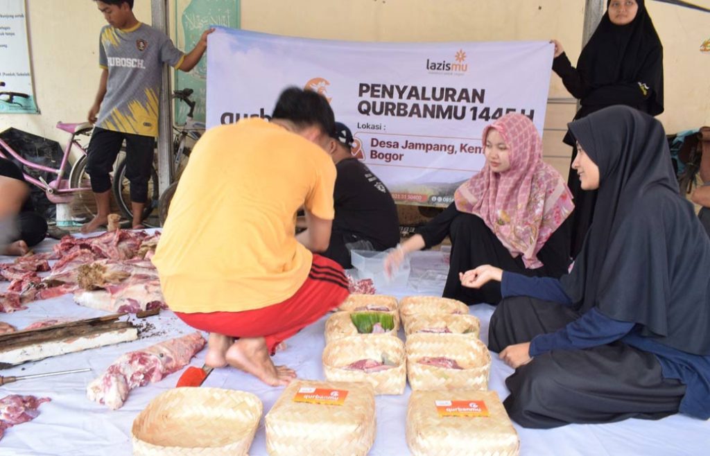 Kurangi Limbah plastik, Lazismu Hadirkan Kemasan Ramah Lingkungan untuk Daging Kurban CirebonMU
