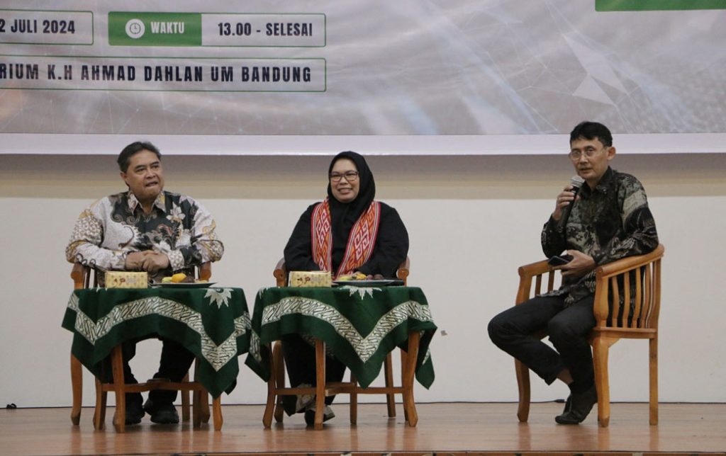 Mahasiswa UM Bandung Antusias Ikuti Kuliah Umum Digitalitas dan Media CirebonMU