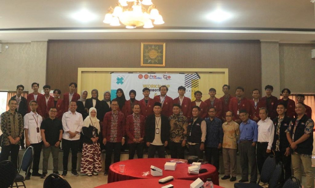 Wujudkan Komitmen Kampus Unggulan, UMC Bentuk Center Robotika Cirebon CirebonMU
