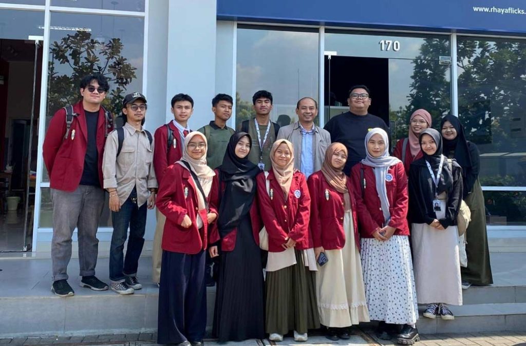 Jajaki Prospek Dakwah di Industri Film, Mahasiswa UM Bandung Kunjungi Rhaya Flicks CirebonMU