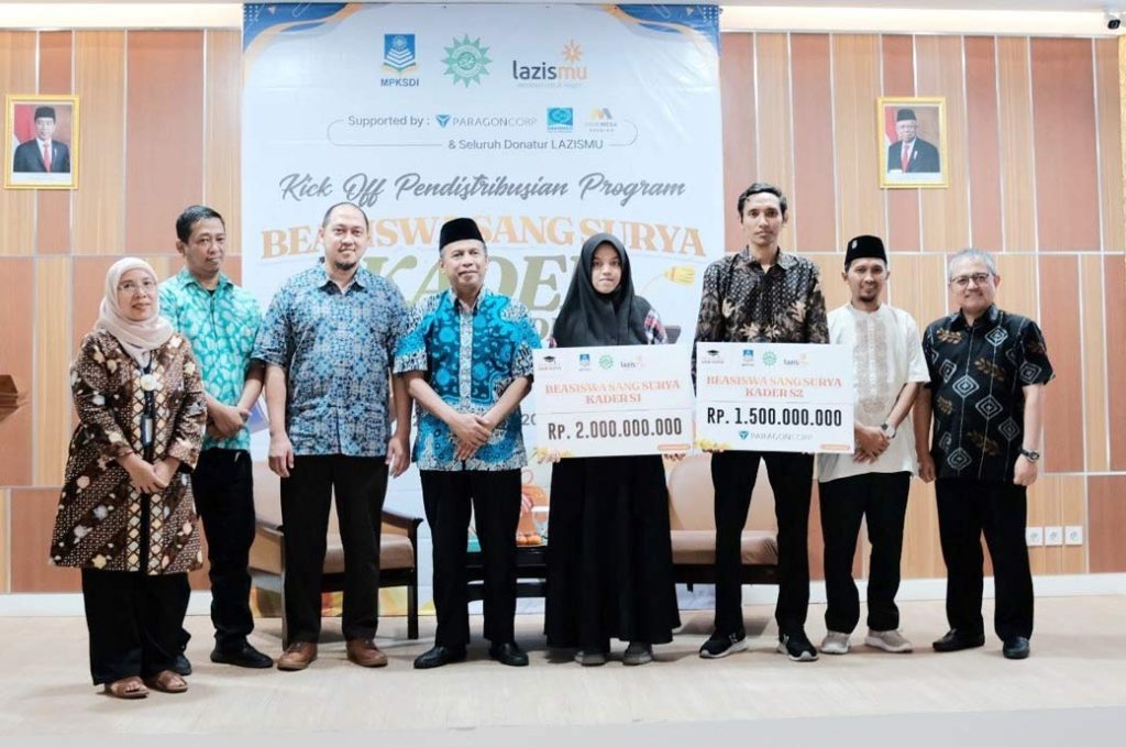 LAZISMU dan MPKSDI PP Muhammadiyah Salurkan Beasiswa Kader Muhammadiyah CirebonMU