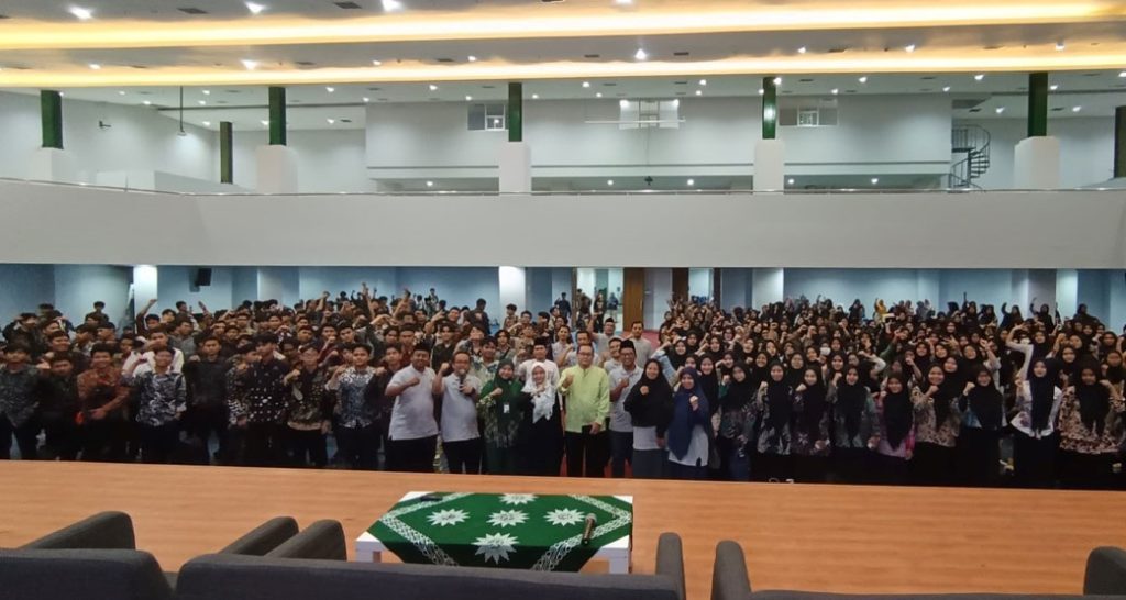 Ribuan Mahasiswa Baru UM Bandung Dibekali Keislaman dan Kemuhammadiyahan CirebonMU