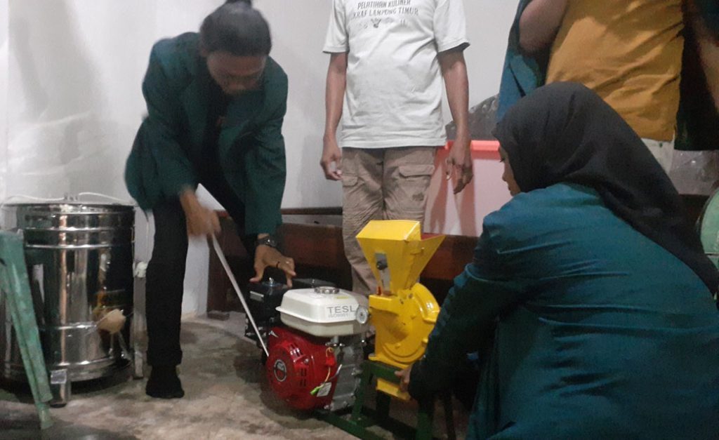 Dukung UMKM Lokal, UM Metro Serahkan Teknologi Produksi dan Pemasaran CirebonMU