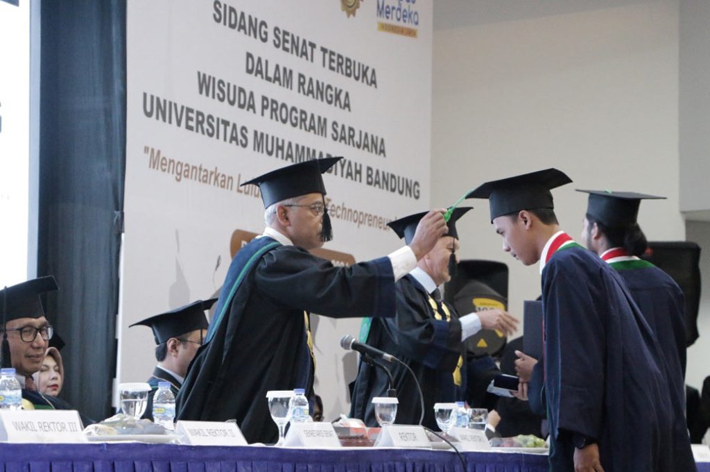 Gelar Wisuda Ke-6, UM Bandung Cetak Technopreneur Berkarakter Islami dan Menginspirasi CirebonMU