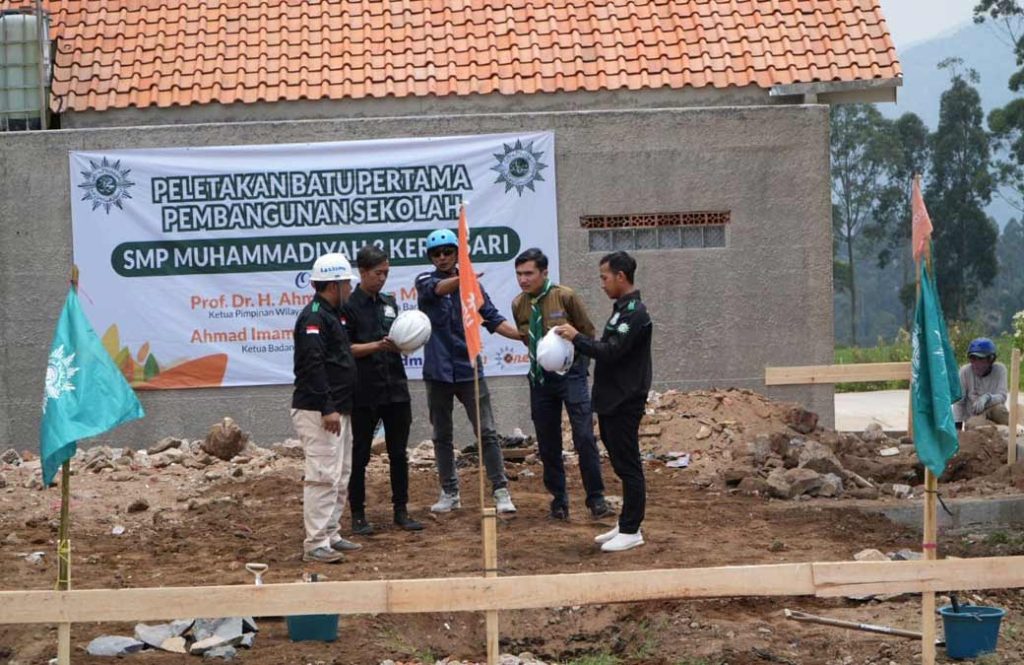 PWM Jabar dan Lazismu Kolaborasi Rekonstruksi SMP 3 Muhammadiyah Kertasari CirebonMU