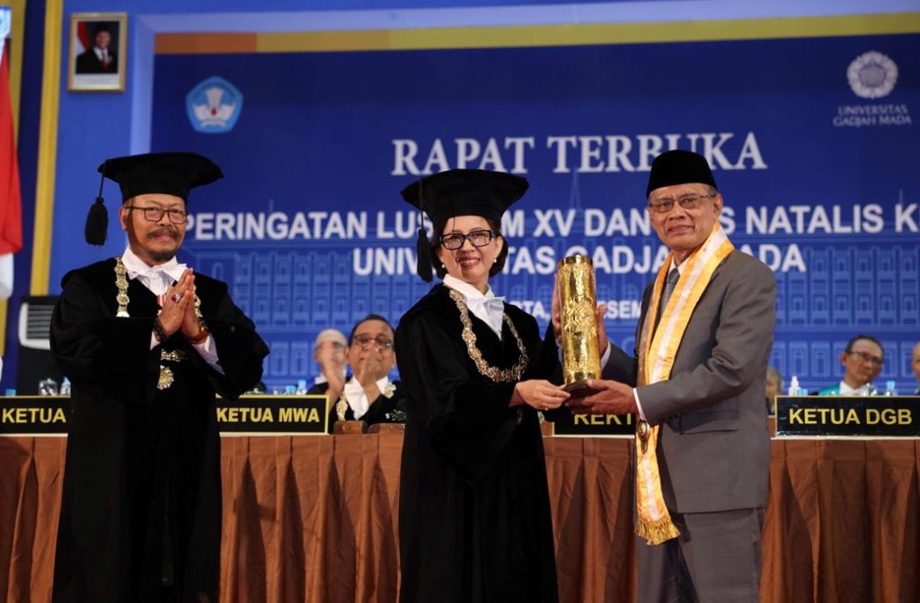Haedar Nashir Terima Anugerah Hamengkubuwono IX dari UGM CirebonMU