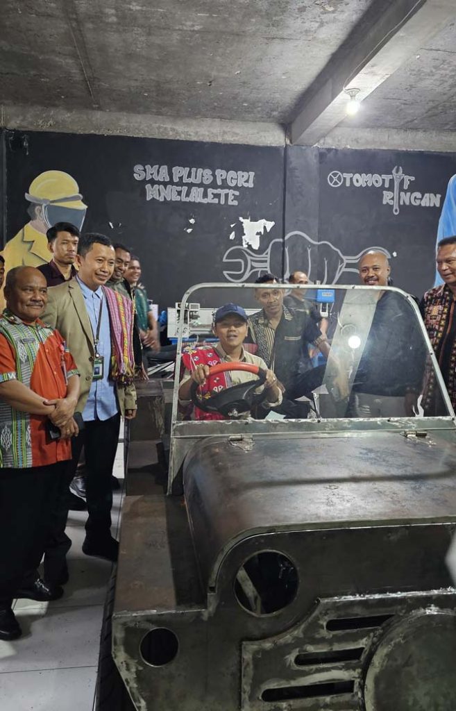 Wamendikdasmen Fajar Berkunjung ke SMA PGRI Plus Mnenalete di Timor Tengah Selatan CirebonMU