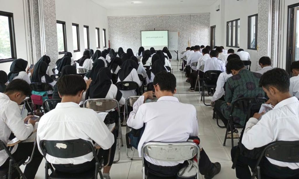 Ratusan Calon Mahasiswa Baru TMU Ikuti Tes TPA dan Pemberkasan CirebonMU