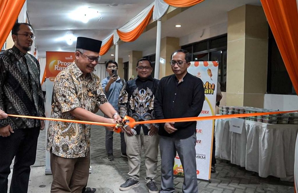 Gelar BazarMu, Lazismu Sediakan Ratusan Takjil Gratis dari UMKM CirebonMU