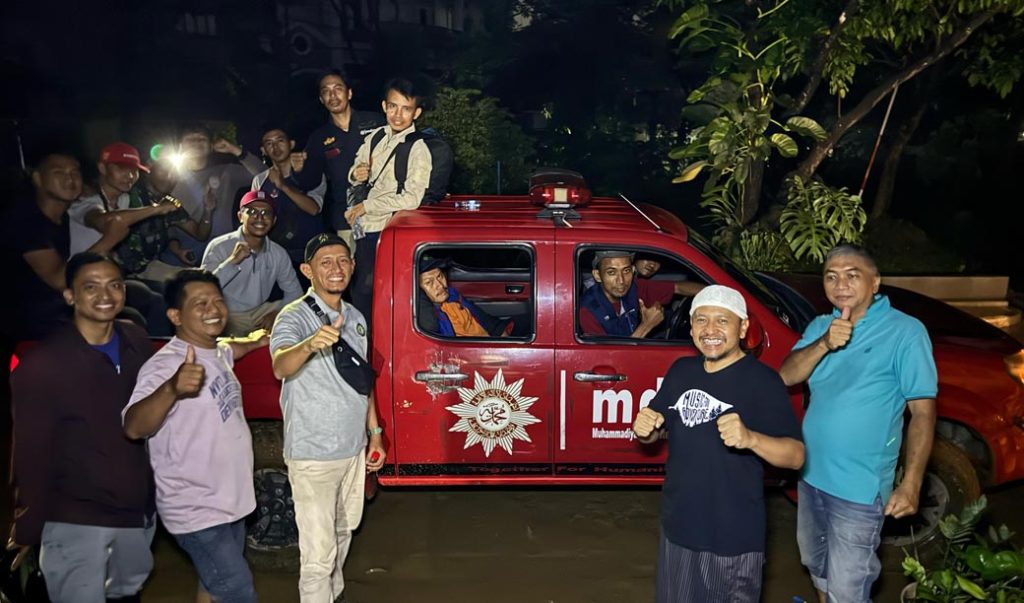 MDMC Respon Cepat Bencana Cuaca Ekstrem, Banjir, dan Longsor di Kabupaten Bogor CirebonMU