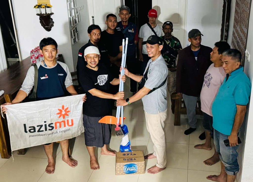 PCM Gunung Putri, Tanggap Darurat Musibah Banjir Bojong Kulur CirebonMU